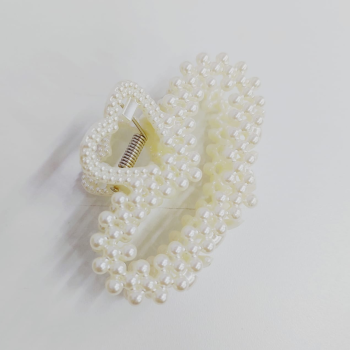 PIRANHA ACRÍLICO CRAVEJADA EM PÉROLAS