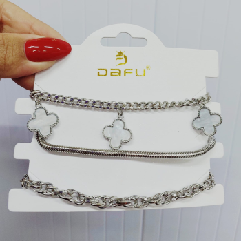 BIJU - KIT COM 3 PULSEIRAS TREVO