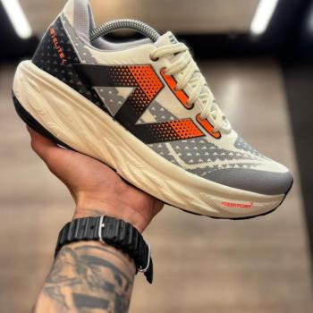 NEW BALANCE FUELCELL CREME/LARANJA